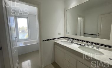 Casa en alquiler al lago en Los Castores, Nordelta