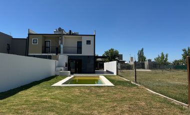 Venta Casa Dos Dormitorios Piscina Funes Norte