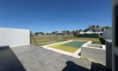 Venta Casa Dos Dormitorios Piscina Funes Norte