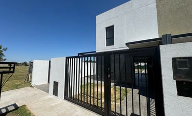 Venta Casa Dos Dormitorios Piscina Funes Norte