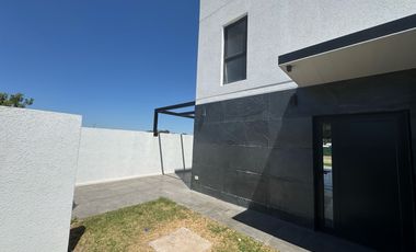 Venta Casa Dos Dormitorios Piscina Funes Norte