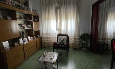 Casa en  venta de 3 ambientes con cochera, patio, terraza y parrilla - Wilde