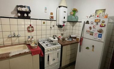 Casa en  venta de 3 ambientes con cochera, patio, terraza y parrilla - Wilde