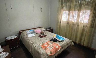 Casa en  venta de 3 ambientes con cochera, patio, terraza y parrilla - Wilde