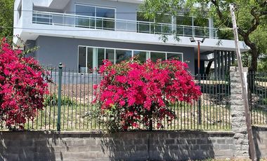GRAN CASA A ESTRENAR EN BARRIO PRIVADO PUERTO URQUIZA FRENTE AL RIO  - Parana