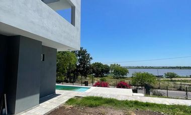 GRAN CASA A ESTRENAR EN BARRIO PRIVADO PUERTO URQUIZA FRENTE AL RIO  - Parana