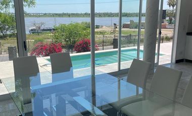 GRAN CASA A ESTRENAR EN BARRIO PRIVADO PUERTO URQUIZA FRENTE AL RIO  - Parana