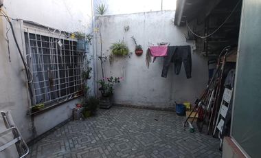 Casa en venta para dos familias de 3 ambiente y 2 ambientes  con cochera - Wilde