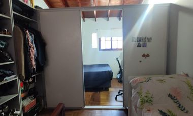 Casa en venta para dos familias de 3 ambiente y 2 ambientes  con cochera - Wilde