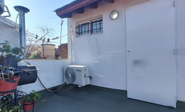 Casa en venta para dos familias de 3 ambiente y 2 ambientes  con cochera - Wilde