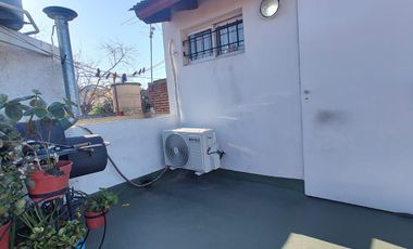 Casa en venta para dos familias de 3 ambiente y 2 ambientes  con cochera - Wilde