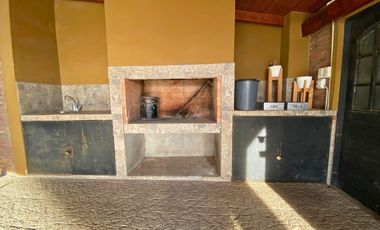 Venta - Casa al frente - 3 Dormitorios - con cochera y pileta – Funes City, Funes