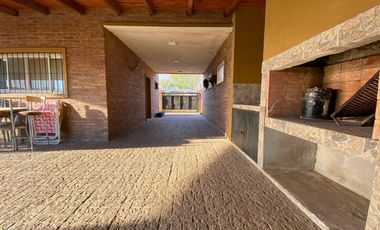 Venta - Casa al frente - 3 Dormitorios - con cochera y pileta – Funes City, Funes