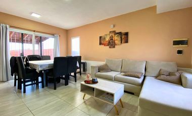 Venta - Casa al frente - 3 Dormitorios - con cochera y pileta – Funes City, Funes