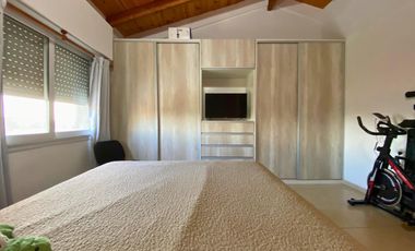 Venta - Casa al frente - 3 Dormitorios - con cochera y pileta – Funes City, Funes