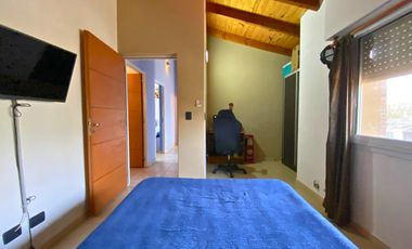 Venta - Casa al frente - 3 Dormitorios - con cochera y pileta – Funes City, Funes
