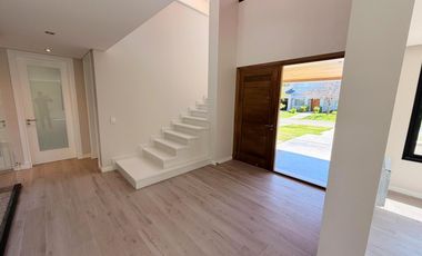 VENTA Casa 4 dormitorios en Kentucky Calidad Amenities