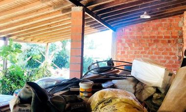 CASA CON OFICINA Y GALPON