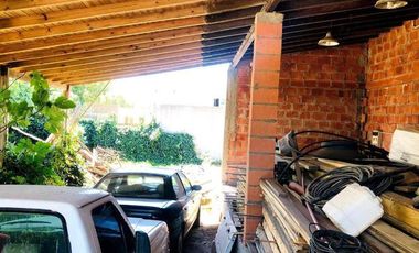 CASA CON OFICINA Y GALPON