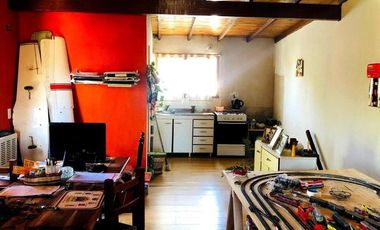 CASA CON OFICINA Y GALPON