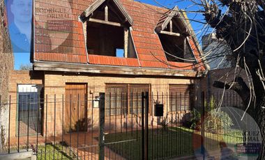 Casa en  Adrogue de dos plantas  a terminar
