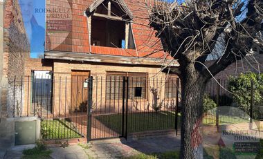 Casa en  Adrogue de dos plantas  a terminar