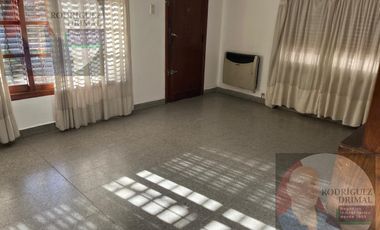 Casa en  Adrogue de dos plantas  a terminar