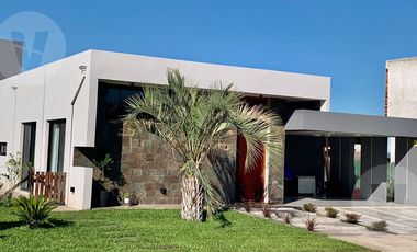 Casa en venta - Barrio Lagos de Canning