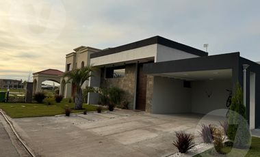 Casa en venta - Barrio Lagos de Canning