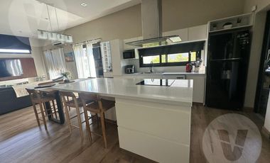 Casa en venta - Barrio Lagos de Canning