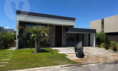 Casa en venta - Barrio Lagos de Canning