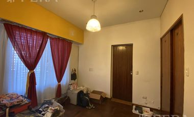 Venta PH 4 ambientes con cochera y patio en Wilde