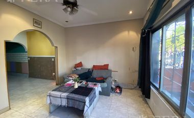 Venta PH 4 ambientes con cochera y patio en Wilde