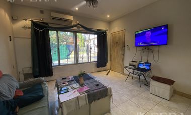 Venta PH 4 ambientes con cochera y patio en Wilde