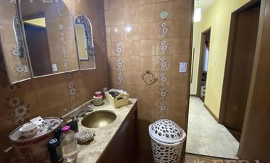 Venta PH 4 ambientes con cochera y patio en Wilde