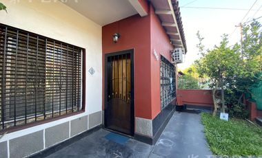 Venta PH 4 ambientes con cochera y patio en Wilde