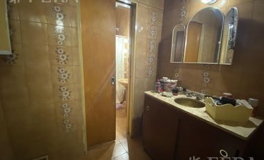 Venta PH 4 ambientes con cochera y patio en Wilde