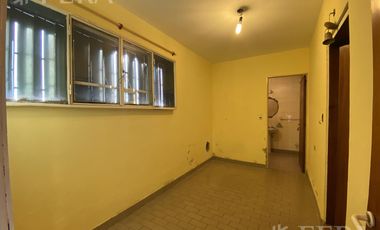 Venta PH 4 ambientes con cochera y patio en Wilde