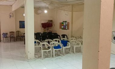 Local o Salón en Remedios De Escalada Este a metros de zona comercial Achaval