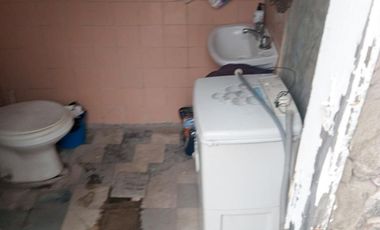 Local o Salón en Remedios De Escalada Este a metros de zona comercial Achaval