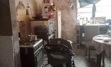 Local o Salón en Remedios De Escalada Este a metros de zona comercial Achaval