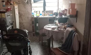 Local o Salón en Remedios De Escalada Este a metros de zona comercial Achaval