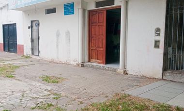 Local o Salón en Remedios De Escalada Este a metros de zona comercial Achaval