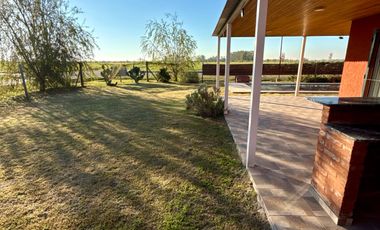 Casa en Funes norte - apto credito - apto uso comercial - Pileta -