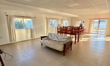 Casa en Funes norte - apto credito - apto uso comercial - Pileta -