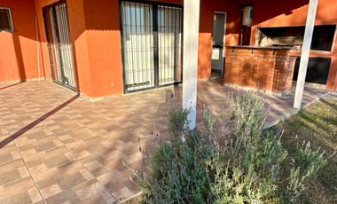 Casa en Funes norte - apto credito - apto uso comercial - Pileta -