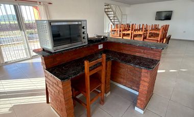 Casa en Funes norte - apto credito - apto uso comercial - Pileta -