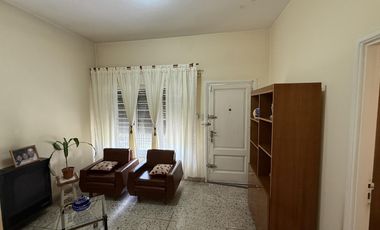 Casa 4 ambientes con patio para dos familias en VENTA en Wilde Avellaneda