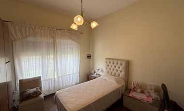 Casa 4 ambientes con patio para dos familias en VENTA en Wilde Avellaneda