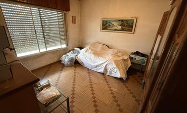 Casa 4 ambientes con patio para dos familias en VENTA en Wilde Avellaneda